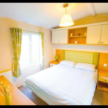 فندق Mp124 - Camber Sands Holiday Park - Sleeps 6 - Full Decking - Beautiful Marsh Views المظهر الخارجي الصورة