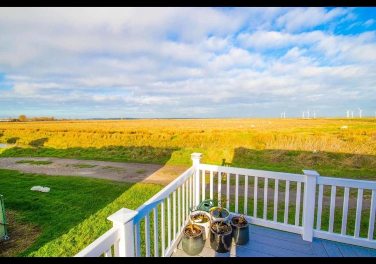 فندق Mp124 - Camber Sands Holiday Park - Sleeps 6 - Full Decking - Beautiful Marsh Views المظهر الخارجي الصورة