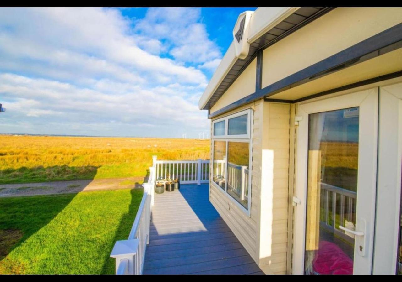 فندق Mp124 - Camber Sands Holiday Park - Sleeps 6 - Full Decking - Beautiful Marsh Views المظهر الخارجي الصورة