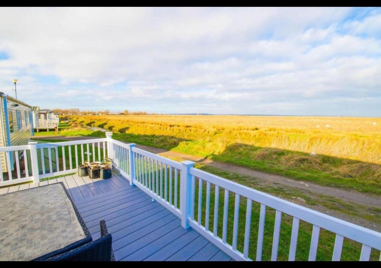 فندق Mp124 - Camber Sands Holiday Park - Sleeps 6 - Full Decking - Beautiful Marsh Views المظهر الخارجي الصورة